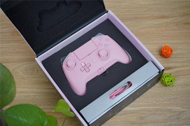 粉色的它，代表我对你的心-雷蛇 Razer Raiju 飓兽粉晶版PS4手柄