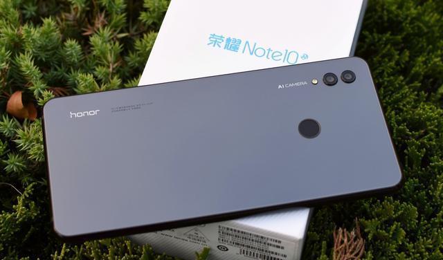 两年磨一剑，旗舰水准的荣耀Note10