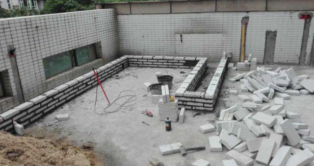 老公在自家阳台建造花园，楼下商家找上门，让我们必须拆掉！