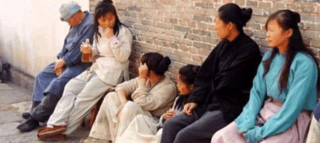 关晓彤|横店“潜规则”曝光，遍地都是校花级别，为了成名不惜一切代价！