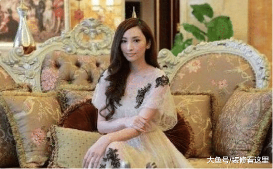 这位女星嫁入豪门后，住的房子实在太豪华了，名牌包包都有几十个