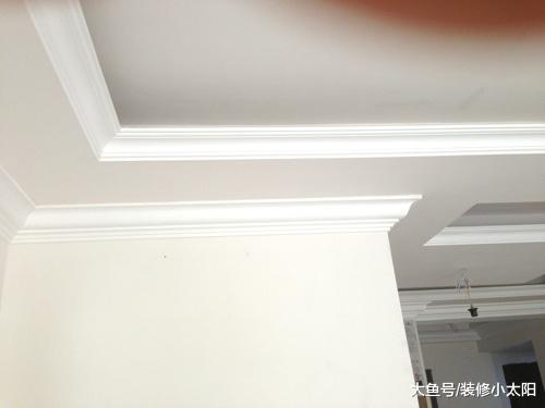 家里别再装传统吊顶了，现在盛行用这种代替，后悔发现晚了