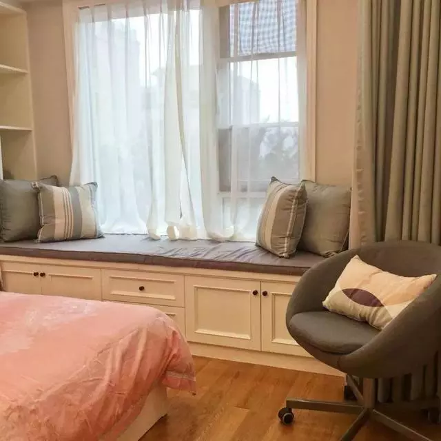 现在卧室都流行这样装了，不仅收纳十足，并且美观时尚不拥挤！