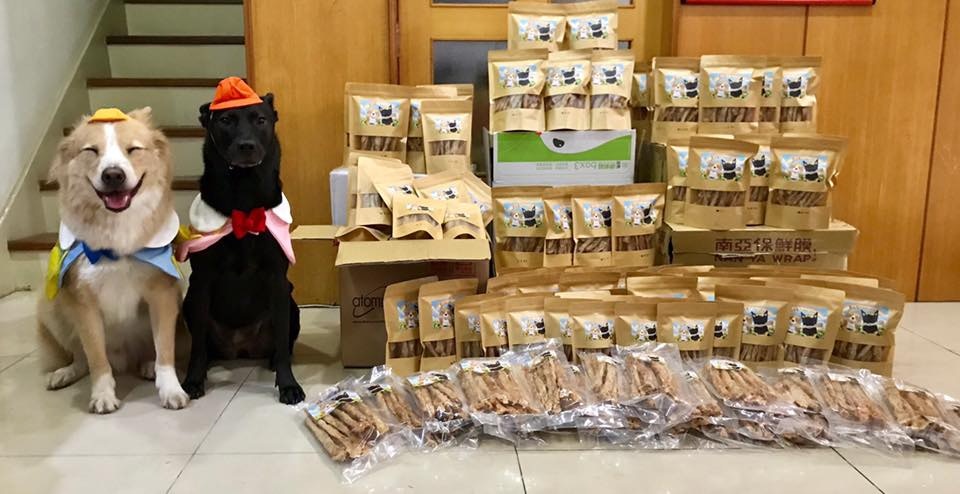 中秋节了铲屎官纷纷嗮出自己的战利品，网友：是批发商没错了！