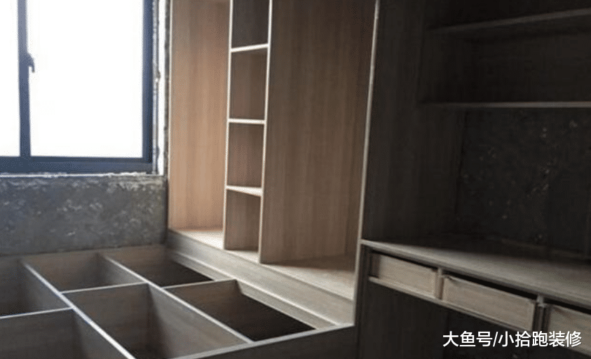 师傅说给厨房两边做上柜子很实用, 起初没在意, 最后很惊喜