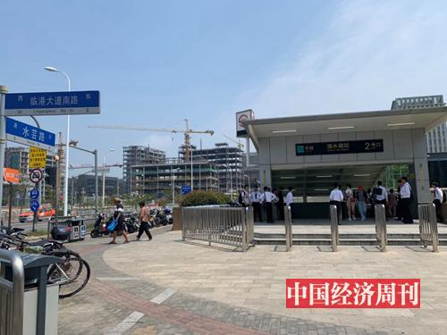 现场直击｜上海自贸区临港新片区售楼处：卖方市场“挑客”严重，销售自称一周卖了80套