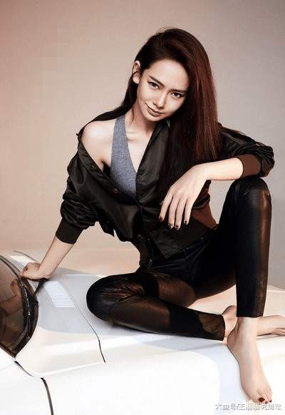 明星整不整容生个孩子就知道了，看了戚薇的女儿，这下巴也是绝了