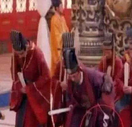 6个降低智商的穿帮镜头：战前补口红的狙击手，黑人群演真神了