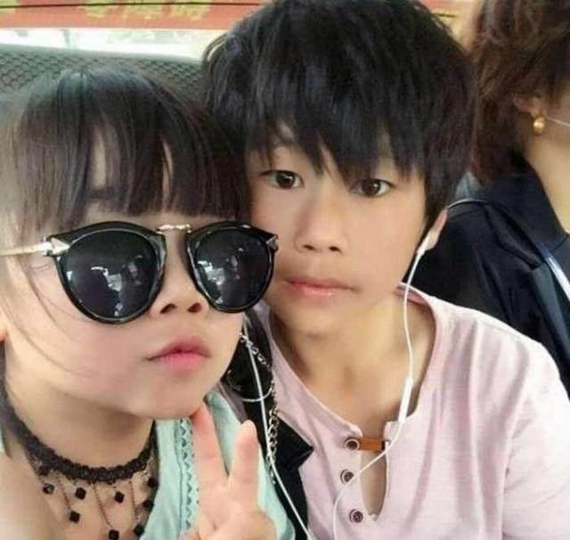 袖珍人夫妻上街被误认为小孩早恋, 两人背后幸福生活让人羡慕!