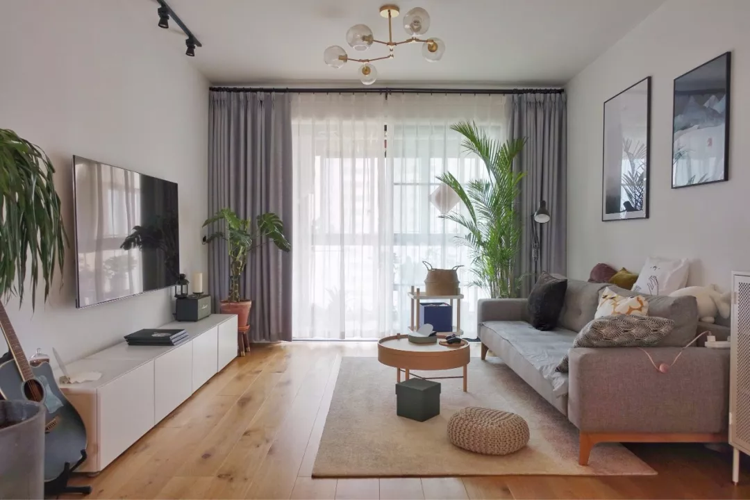 给你家客厅也铺上木地板，让整个家变得更加温馨舒适