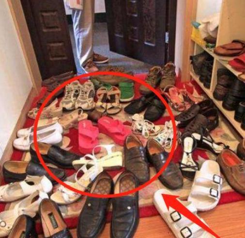 建议大家：鞋子不要往门口堆了，瞧聪明人做法，高级又美观省空间