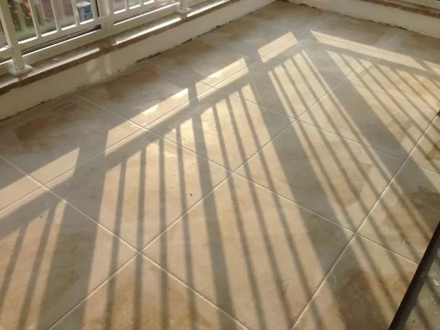 装修贴砖不能急，美缝细节别儿戏