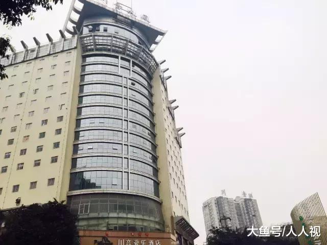 一张11年前的成都房地产广告，看完后我泪崩了