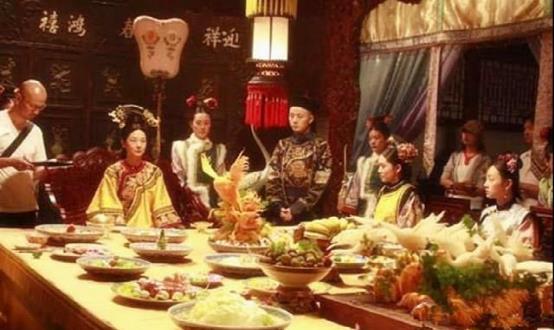 清朝皇帝怎么过年的？乾隆找5千老头一起过年