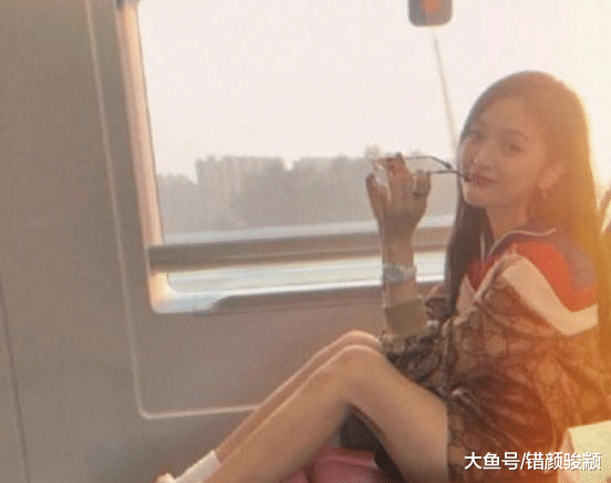 吳宣儀穿超短褲拍照，自己曬出卻給關鍵部位打碼，網友：多此一舉