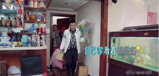 ?参观张继科住的豪宅，家里到处都有杂物摆放，看来该换房子了