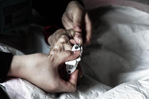 为何人临死前会流眼泪？到底看到了什么？今天可算明白了