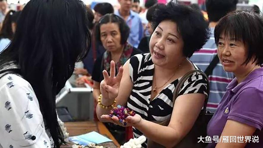 最绝望的国家，国内房子被中国大妈抢购一空，当地人只能租房生活