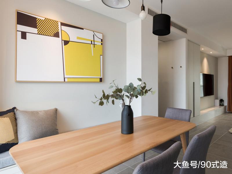 116㎡大气三居室，色彩搭配合理，温馨轻奢风