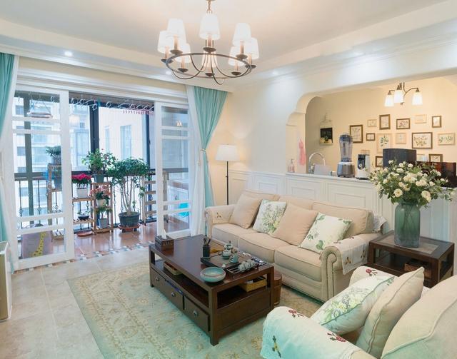 晒晒我的新家，亲朋好友都说漂亮，最喜欢阳台的花花草草