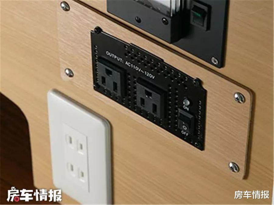 房车也能变魔术？驻车后秒变小阁楼，售价15万有2张床适合3口人