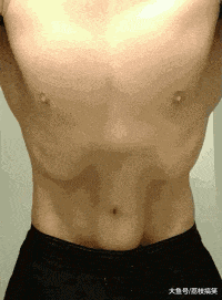 爆笑GIF：小哥哥你这样做真的很伤自尊的，就不能怜香惜玉一点嘛