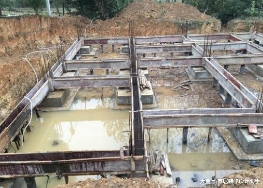 男人這輩子就得為自己建棟房，砸44萬自建兩層小別墅帶一層地下室