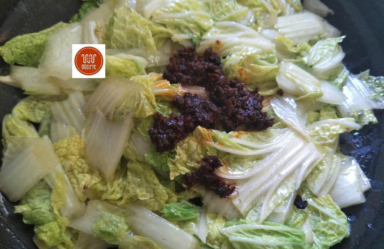炒这道白菜只用一种调料，家里吃了十几年没吃够，做好只需5分钟
