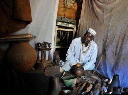 恐怖！男子骗走邻居4岁女孩 找巫师将活人献祭