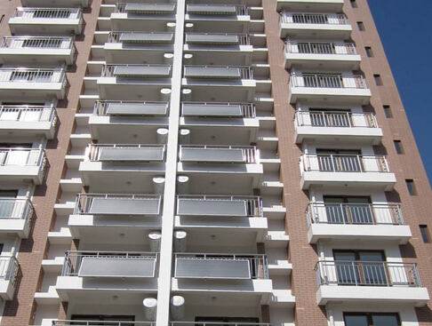 家里别装电热水器了，如今越来越多人在阳台装这个，好用又省钱