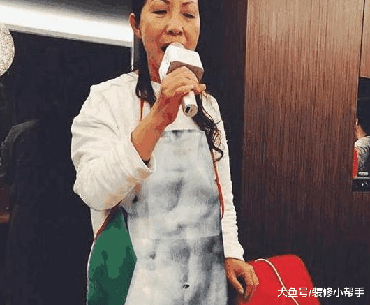 参观谢依霖的居家生活，在家形象十分搞笑，让人看了想笑