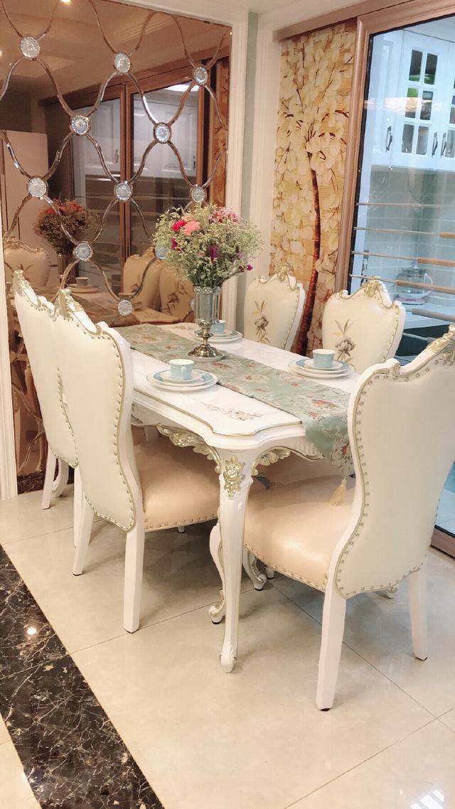 老公装修的新房豪华大气，来参观的人都说是小区里最漂亮的！