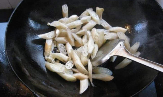 菜市场遇到“这菜”别错过，聪明人有多少买多少，很多人没吃过