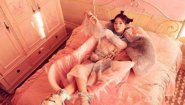 参观陈瑶现实中的家，餐桌铺个塑料膜当餐布，日子过得也太勤俭了