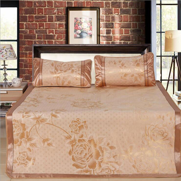 越来越多女人不铺床罩了，如今流行这种“新招”，一个月不用铺床