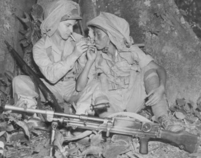 一个步兵连装备9挺轻机枪，抗战时期，什么部队有这个武器水平？