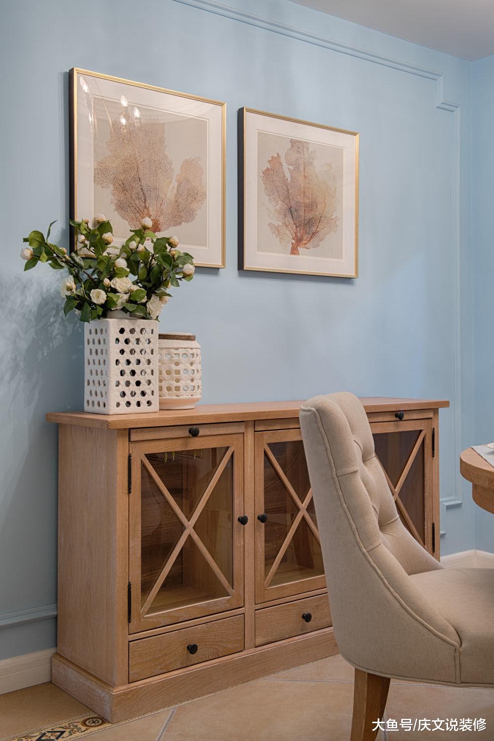 蓝色和卡其色并行，家人才是最珍贵的财富