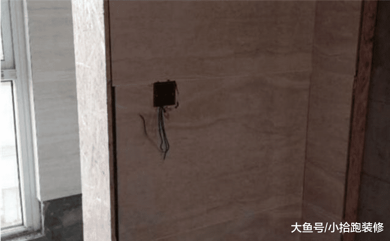 开关被墙砖覆盖，两位师傅却都不愿意处理，业主都愁坏了
