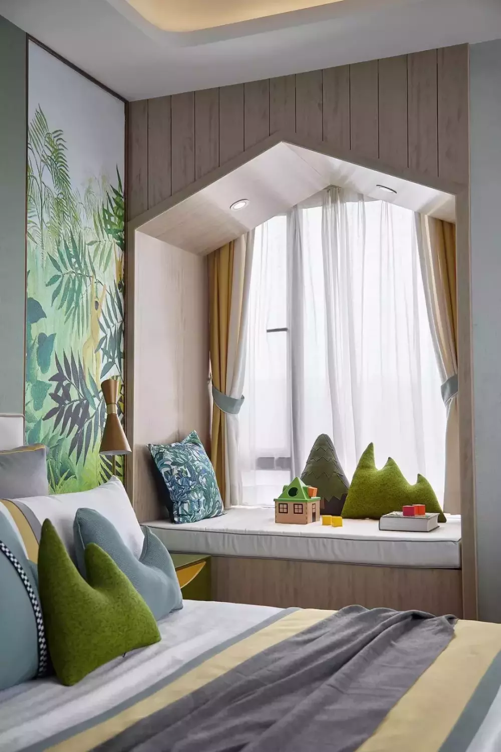 小戶型有飄窗的，可以加上一層坐墊，更加舒適