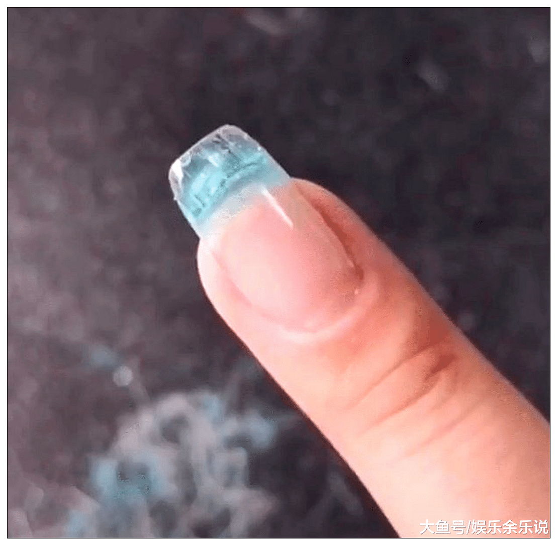 家里没用的牙刷不要扔，可以用来做美甲，隔壁女生看到都羡慕哭了