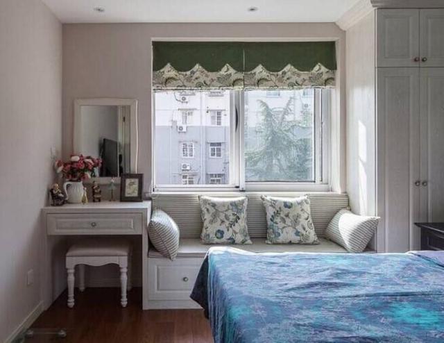 房子装修做一个这样的飘窗，柜子+床+书桌都有了，实用、颜值高！