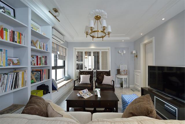 新家98平刚入住，简美式清新又上档次！客厅书架背景墙美观实用