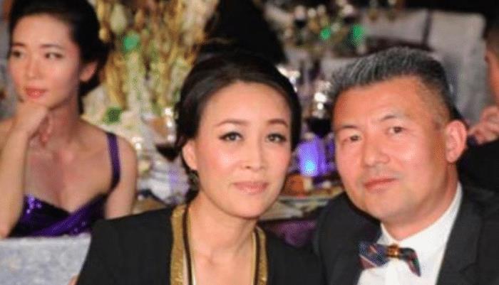 52岁那英婚姻现状：丈夫身价百亿，儿女双全幸福成这样！