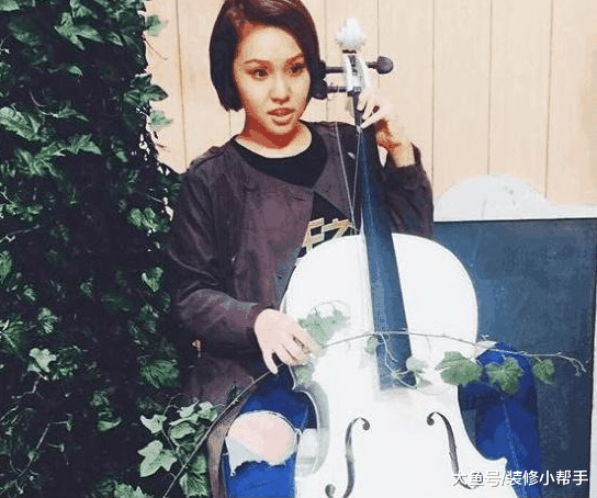 参观谢依霖的居家生活，在家形象十分搞笑，让人看了想笑