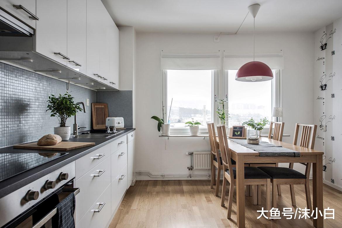 小户型81平，老公非在墙上钉“6彩”旧木板，电视柜谁见过？晒晒