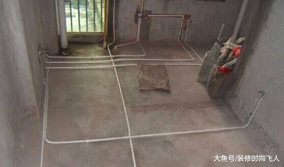 工人将电线布得横七竖八，邻居不但没责怪还给加钱，真是太聪明了