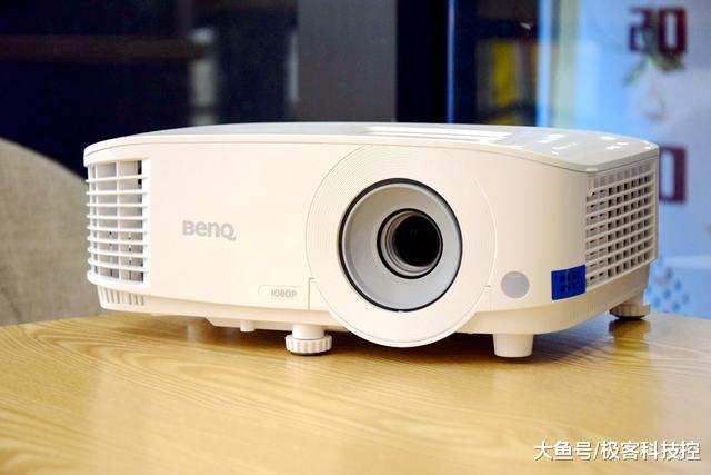 摆脱传统线体束缚，明基E580无线投射定义新商务投影