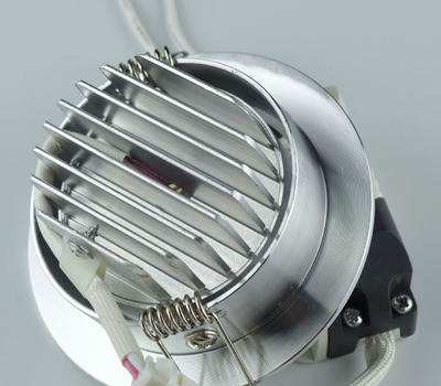 买了三套房才知道，院子不用装电灯！瞧瞧下图，节能环保又美观