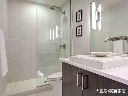 卫生间万万不要装淋浴房了，头次见这种设计，省钱又实用