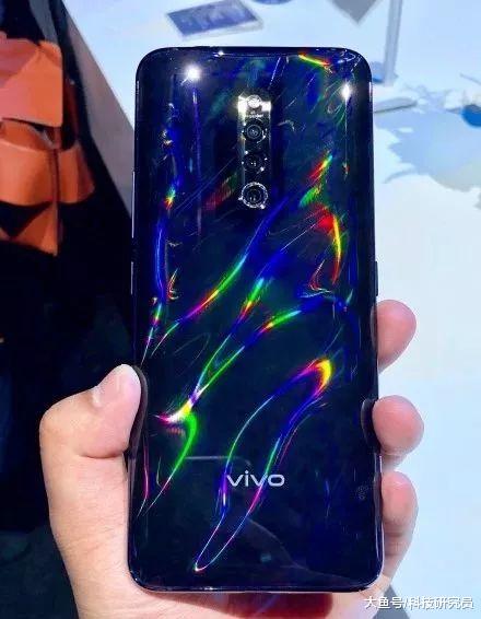 vivo X27 骚出天际：双边滑轨，逆光拍照无敌